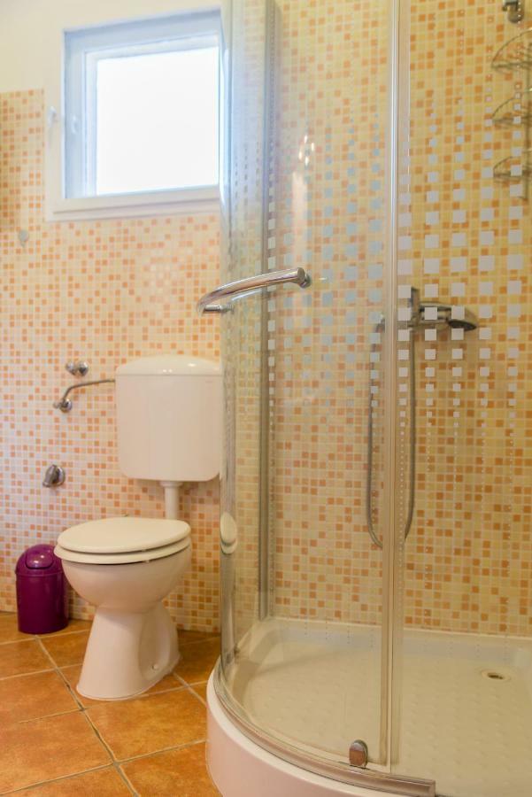 Apartman Tri mudraca Apartment Karanac Bagian luar foto