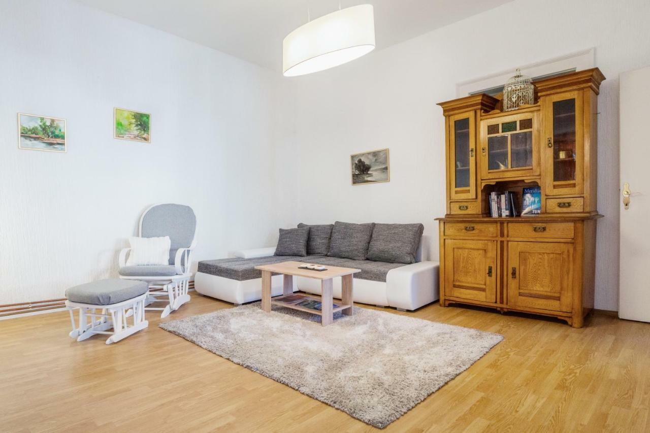 Apartman Tri mudraca Apartment Karanac Bagian luar foto