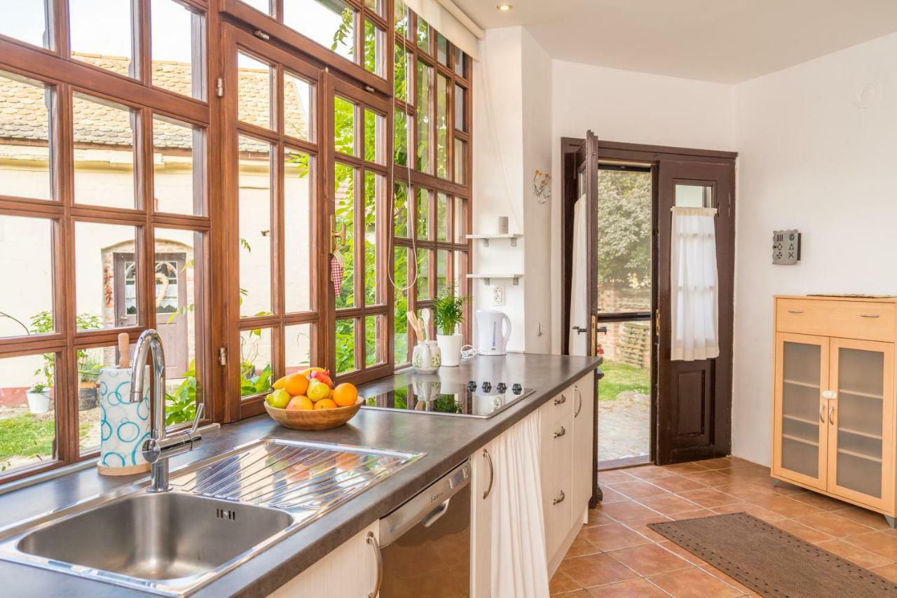 Apartman Tri mudraca Apartment Karanac Bagian luar foto